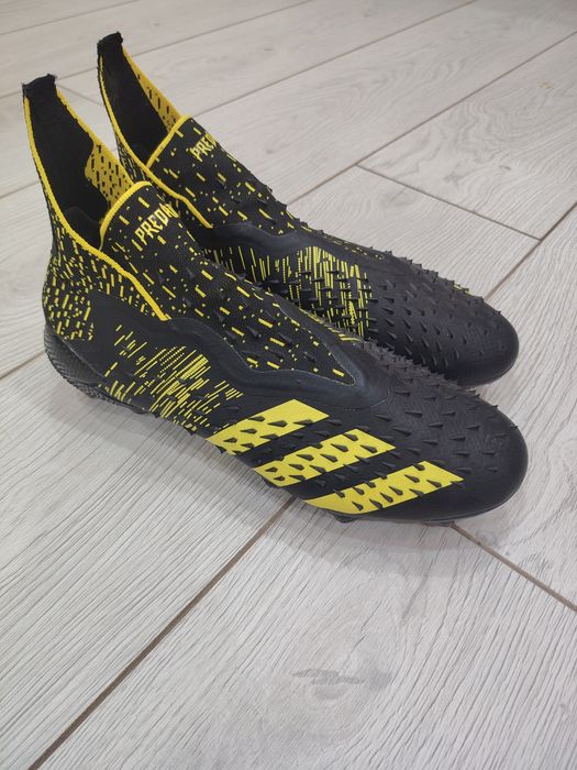 Бутсы adidas predator freak