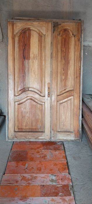 Дверь  качественное чистое лиственница