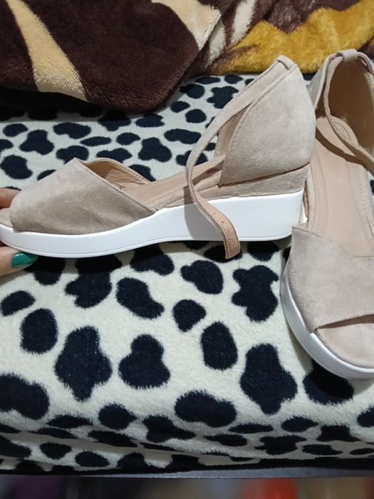Sandale de dama.