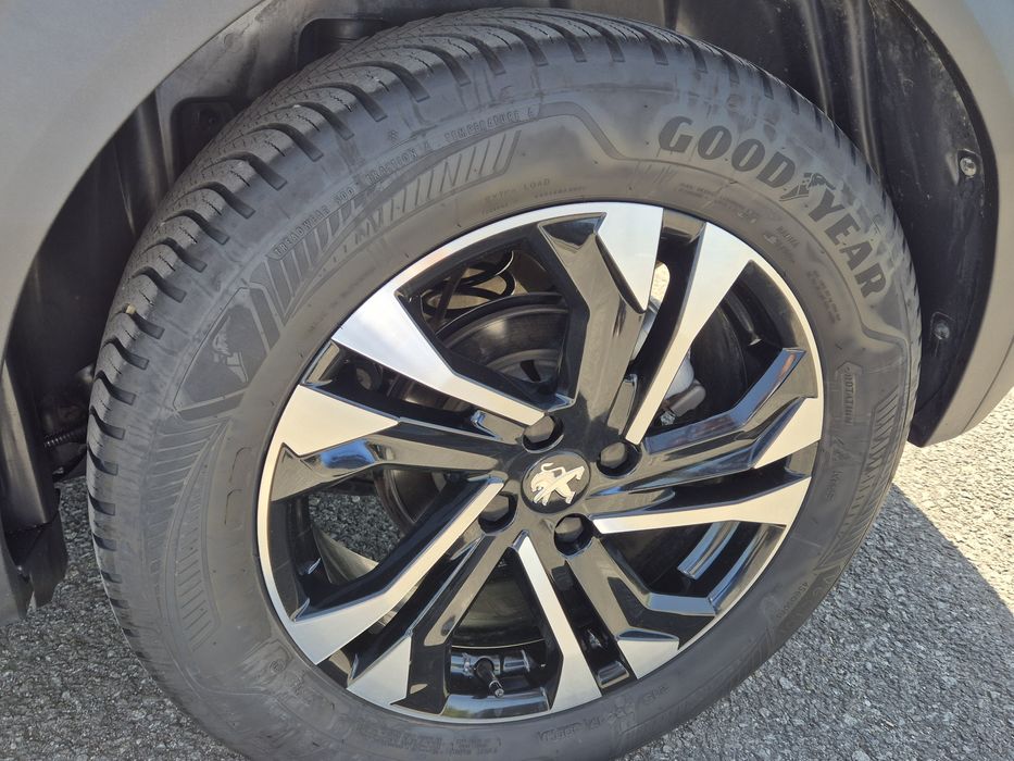 Peugeot 2008 1.2L PureTech EAT8 Allure