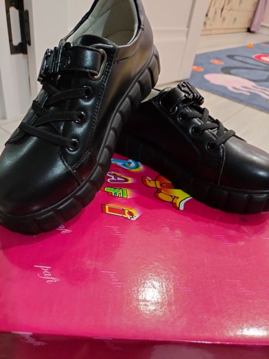 Продам детскую обувь