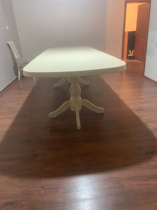 Продается стол для гостинный