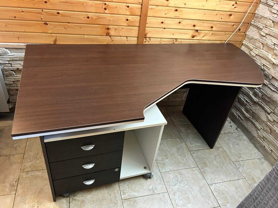 Офис бюро и шкаф / заедно или отделно/