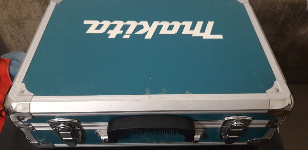 Ciocan combinat Makita cu AVT 2,4J,800W HR2631F
