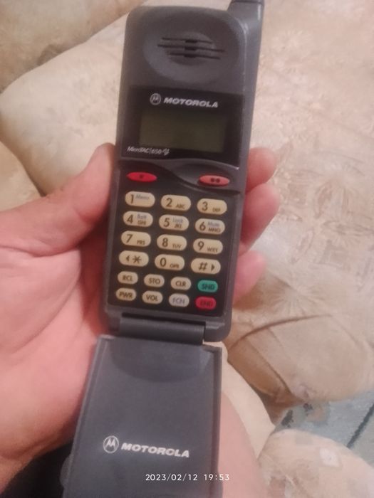 Продам сотовый телефон MOTOROLA