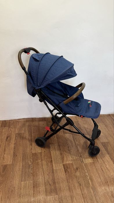 Продам детскую прогулочную коляску