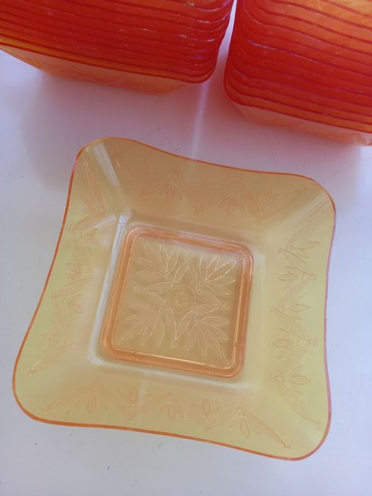 Салатницы пластик, новые