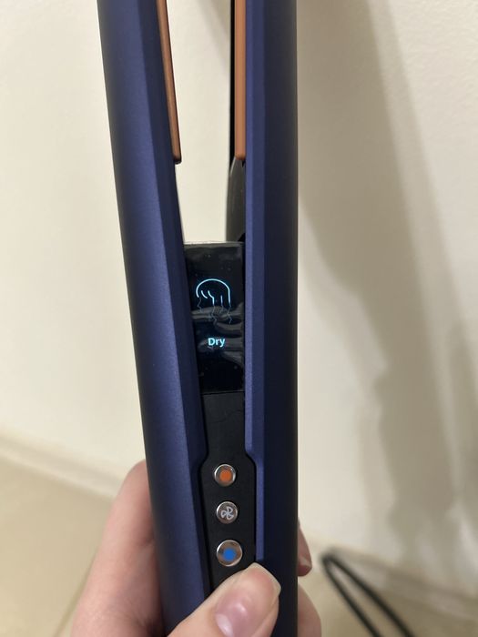 Dyson airstrait