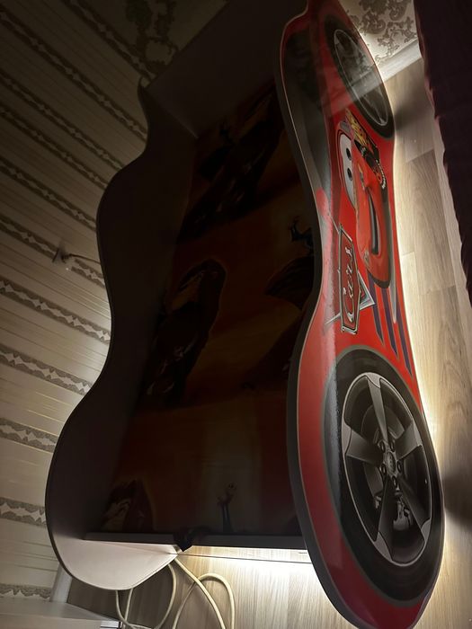 Детская кровать машина