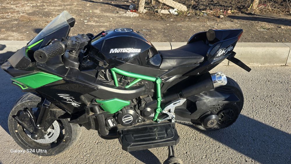 Детски акумолаторен мотор