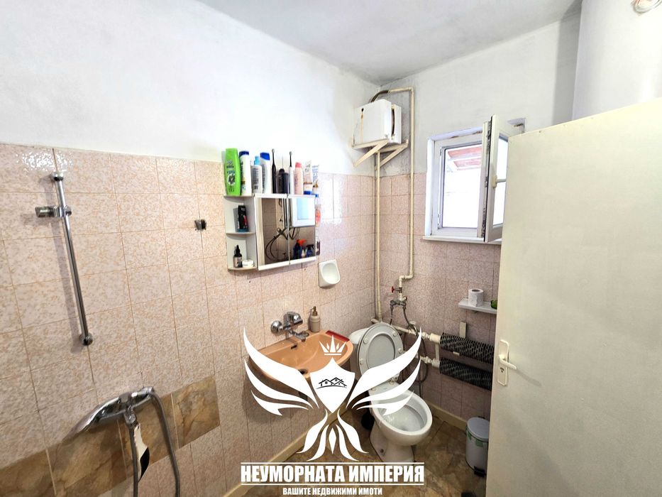 Продавам тристаен и двустаен 176РЗП с гараж в гр.Асеновград, кв.Изток