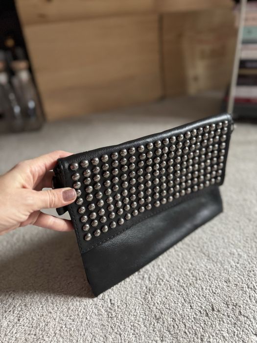 Дамска чанта с дръжка за ръката