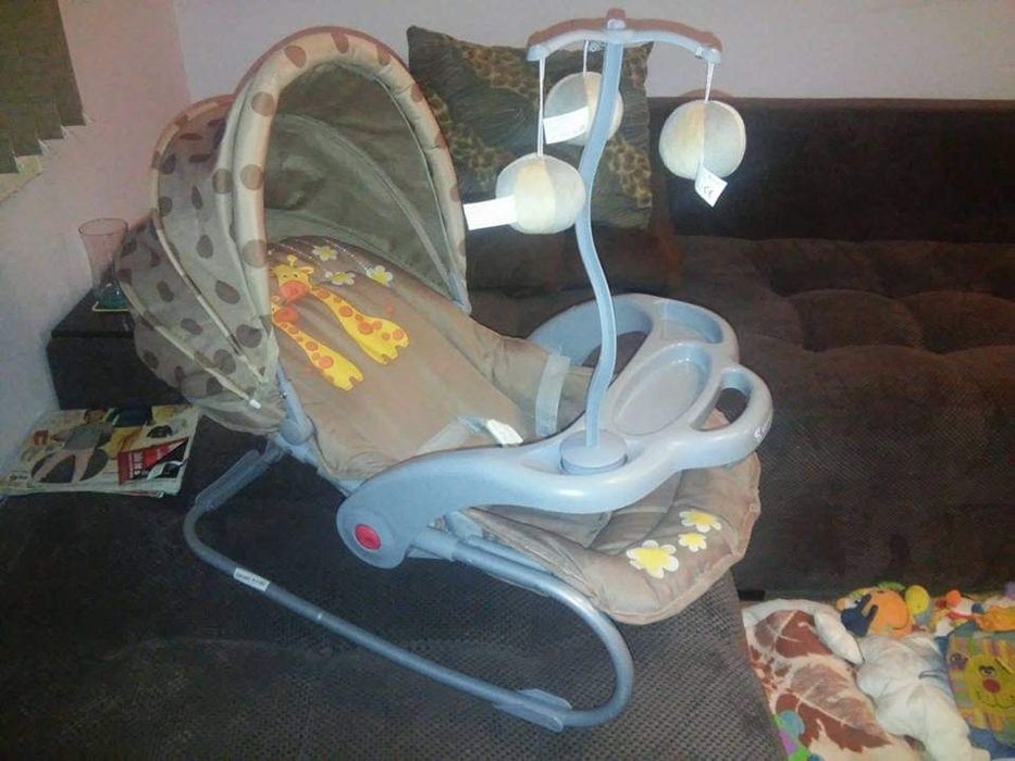 Бебешки шезлонг с масичка