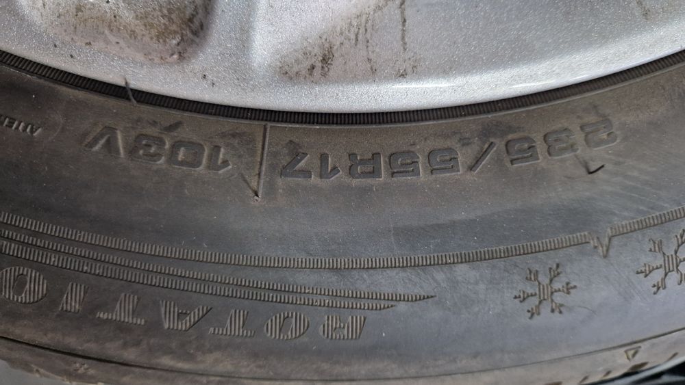 Set 4 jante Ford Kuga cu anvelope  iarna Dunlop 235/55R17