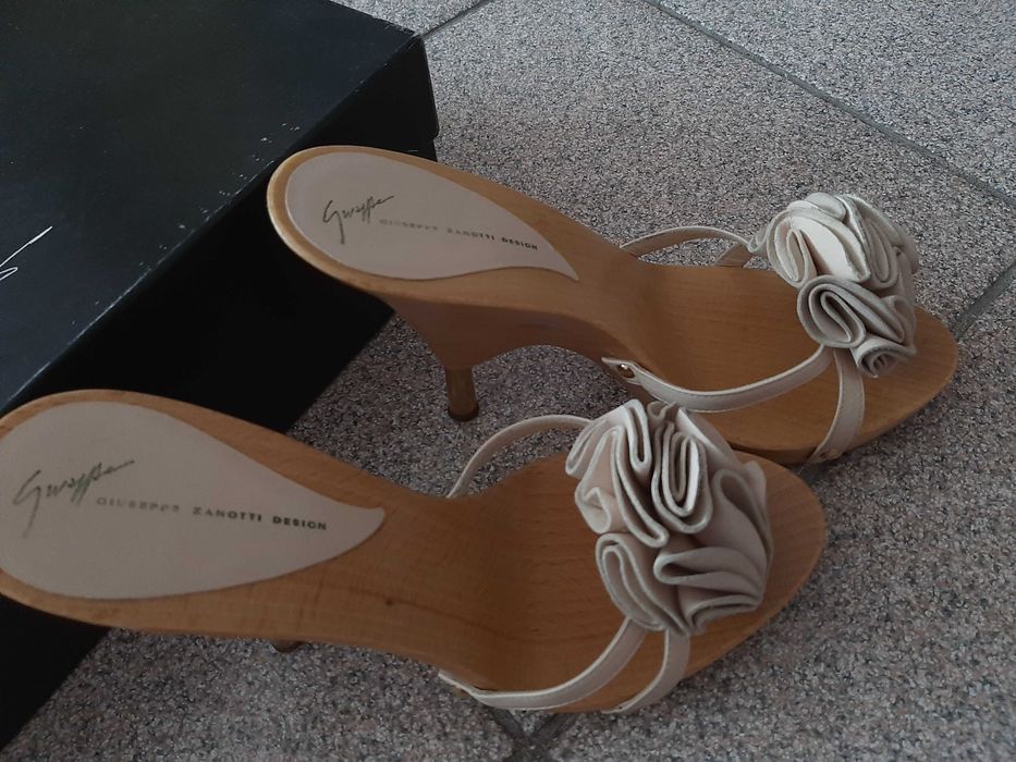 Чехли Giuseppe Zannoti