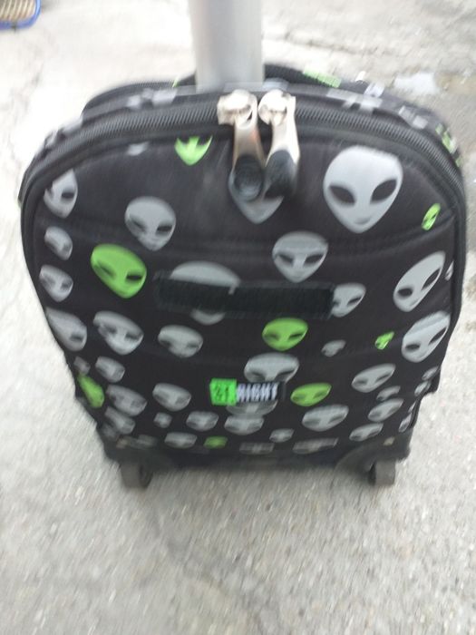 Ghiozdan se face si troler.