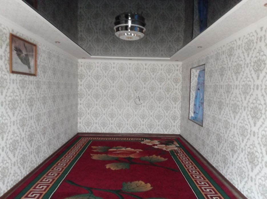 Hovli sotiladi Navoiy shahah yoshlik mahalla karvon kuchasi 80 uy