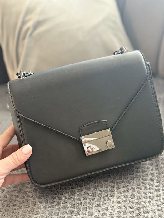 Дамска черна чанта