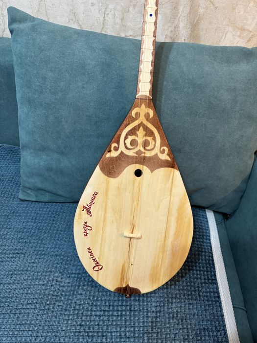 Продам домбыра новая