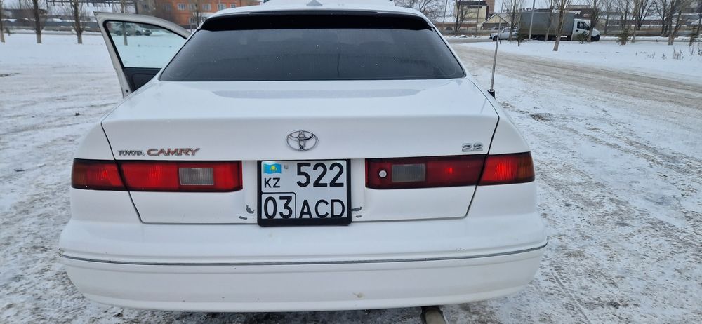 Тойота камри продам