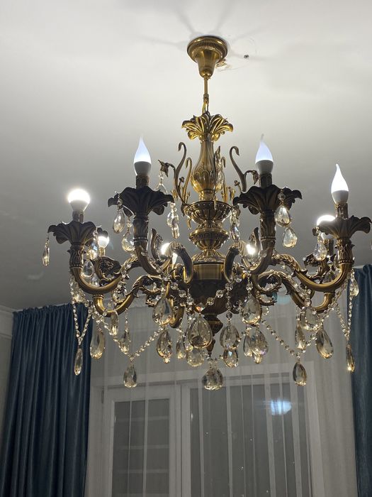 Продам люстру 8 ми рожковый