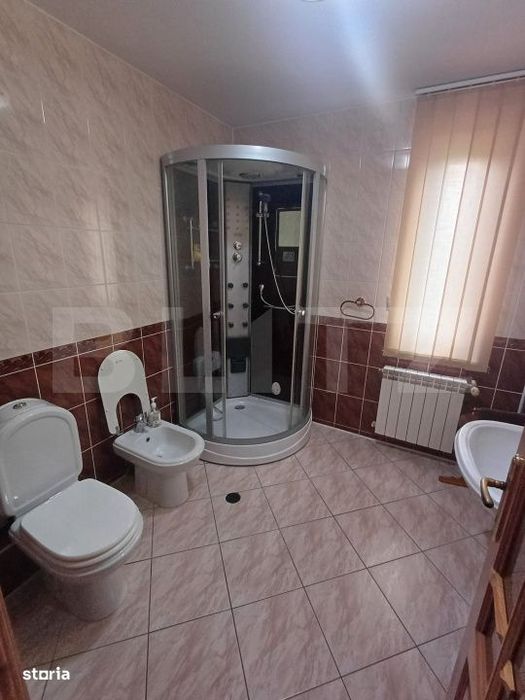 Vila de vanzare, 310 mp, teren 698 mp, zona Burdujeni