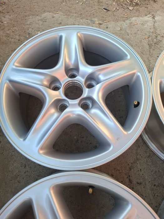 Продам оригинальные диски на LEXUS RX300 R16