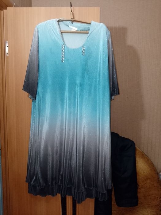 Продам большие платья