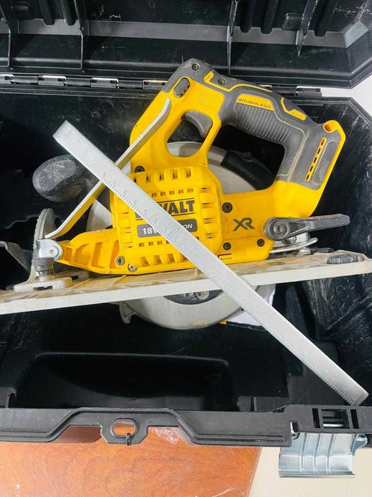 Fierăstrău circular brushless DEWALT DCS572NT XR 18V - pentru piese