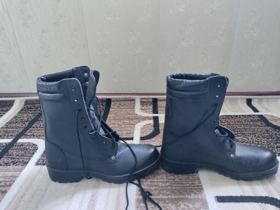 Продаются мужские сапоги