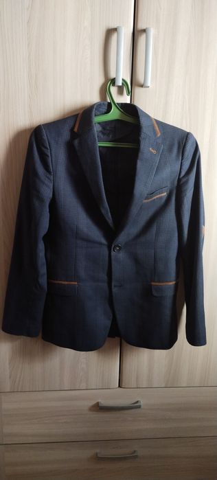 Школьный костюм и рубашка