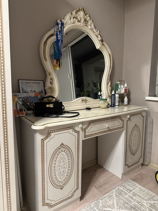 Спальный гарнитур