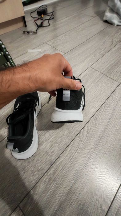 Кроссовки новые adidas j