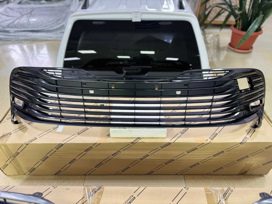 Решетка бампера (оригинал) на Toyota Camry 70