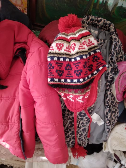 Vând hăinuțe pentru copiii 3-12 ani ieftin la 200 de lei cutia mare