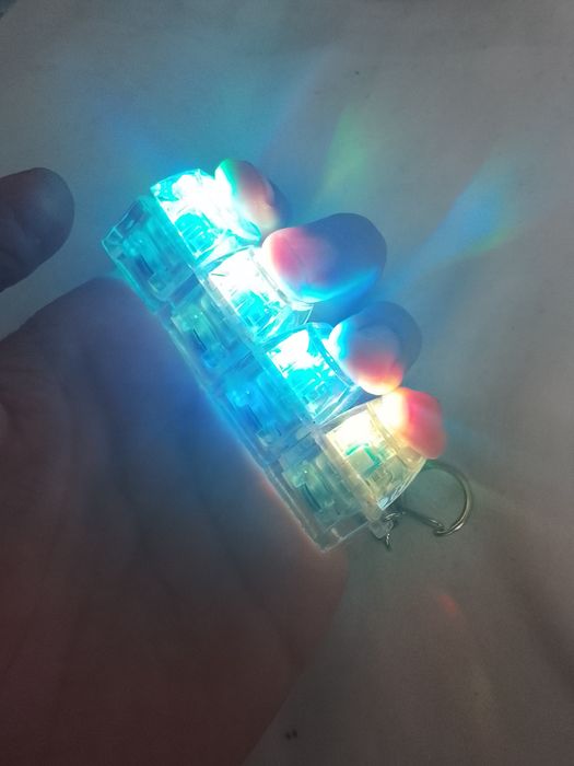 Breloc LED antistres – luminos, relaxant, efect wow
