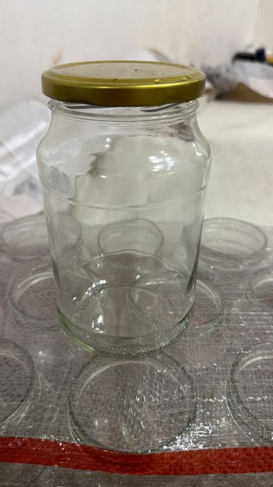 Резьбовая банка с крышкам