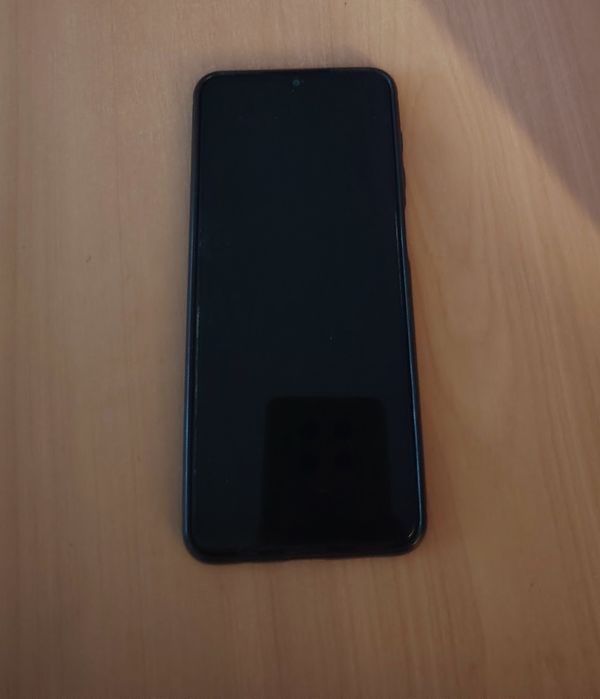 Телефон Самсунг А12 отличен +кейс 49€