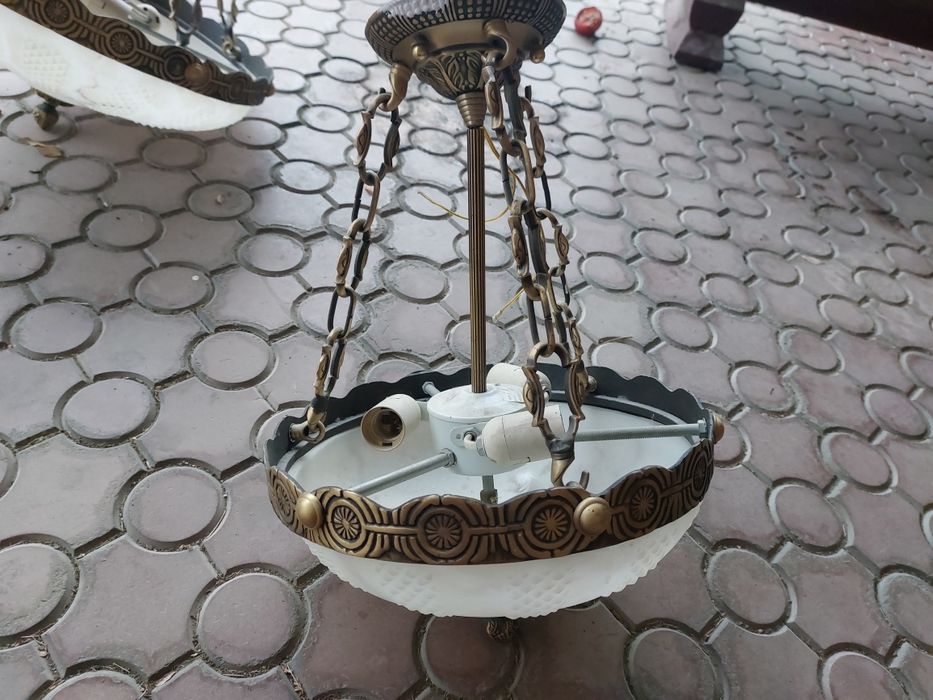 Красивая люстра .