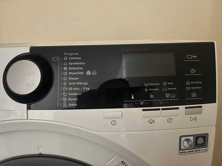 Пералня AEG 7000 Series ProSteam L7FBE48S 8 кг (за ремонт или части)