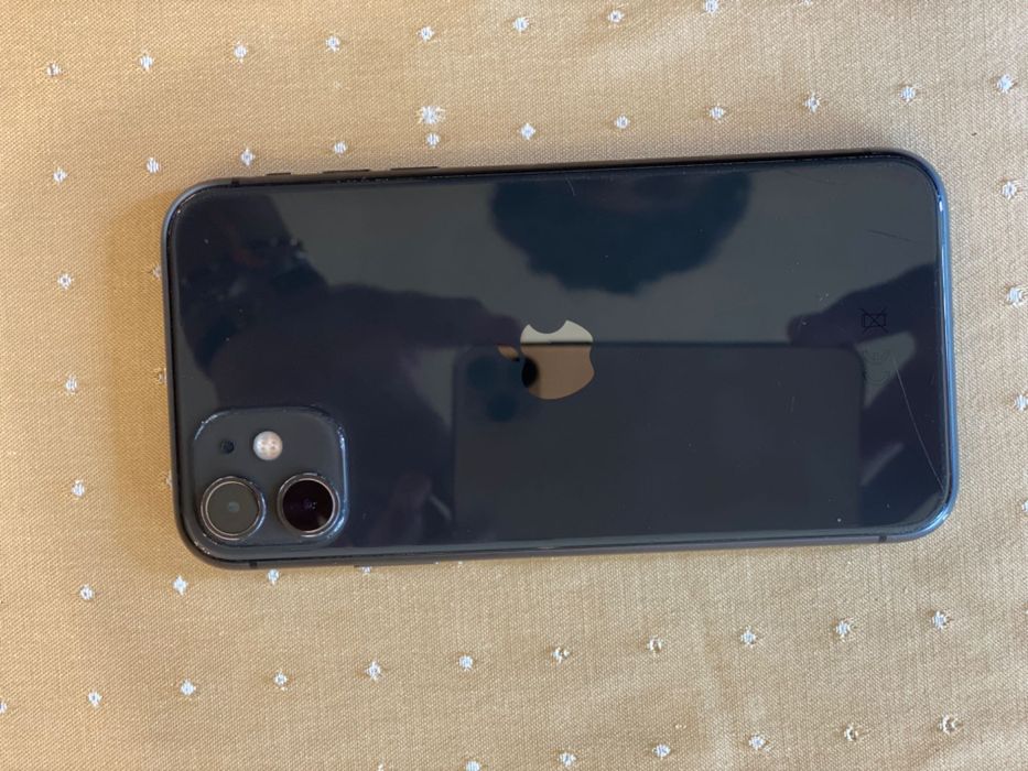 iPhone 11 64GB .