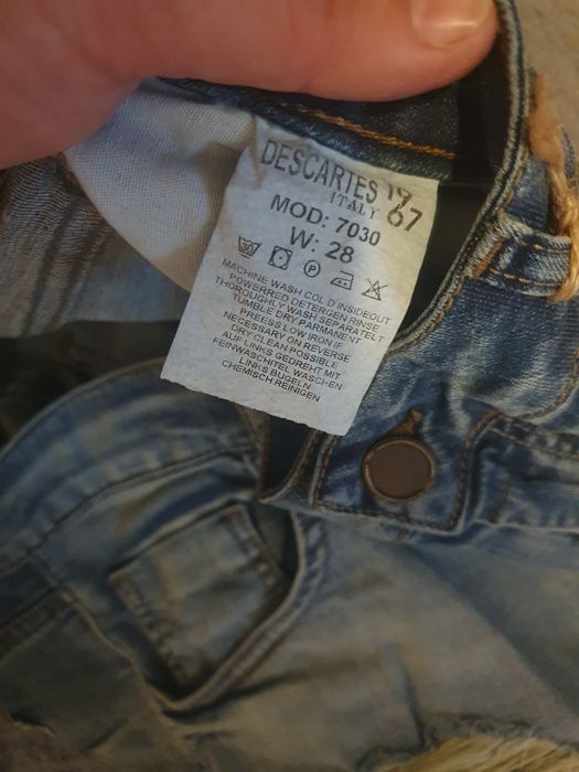 Blugi dama noi cu eticheta