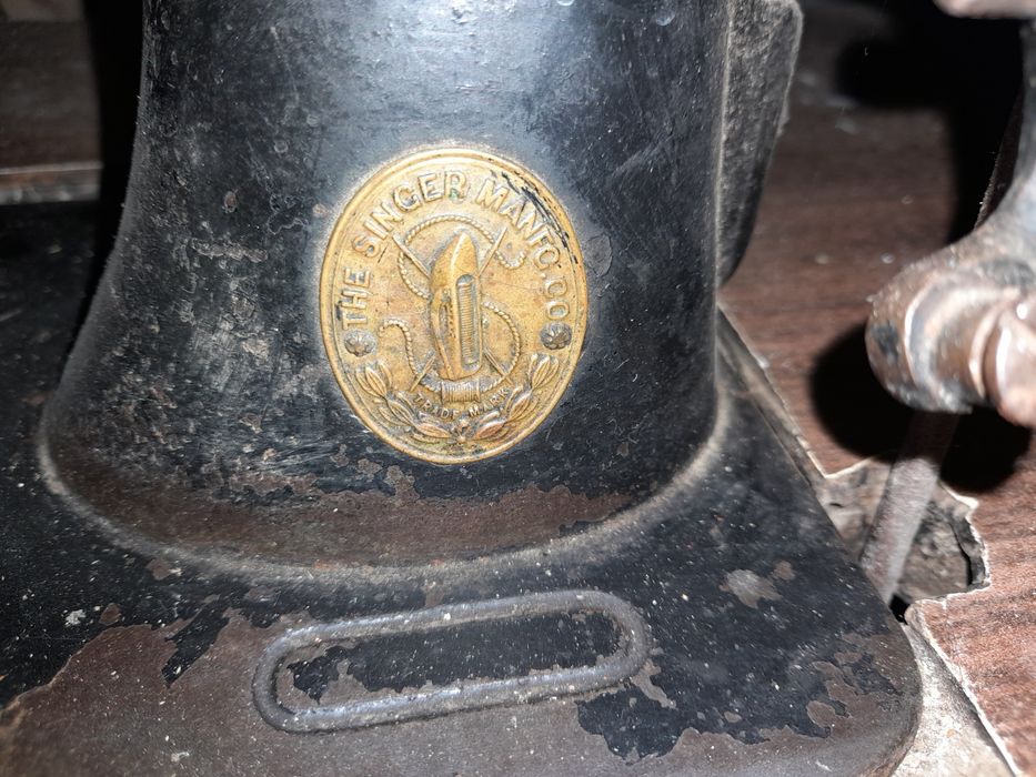 Maşină de cusut Singer fabricată înanite de 1960