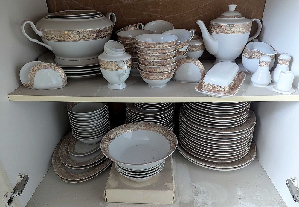 Новые Столовый и чайный сервиз