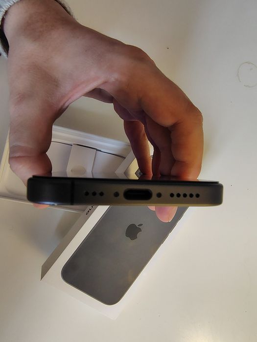 Vand iPhone 17 - 256 GB - 100% Bat - 79 cicluri-  Cutie