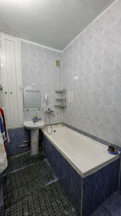 Сдаётся в аренду 3 комнатная Алгаритм 31 кв