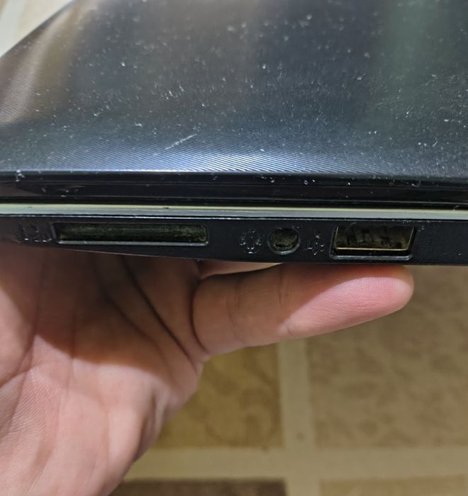 Лаптоп Asus 15,6 инча