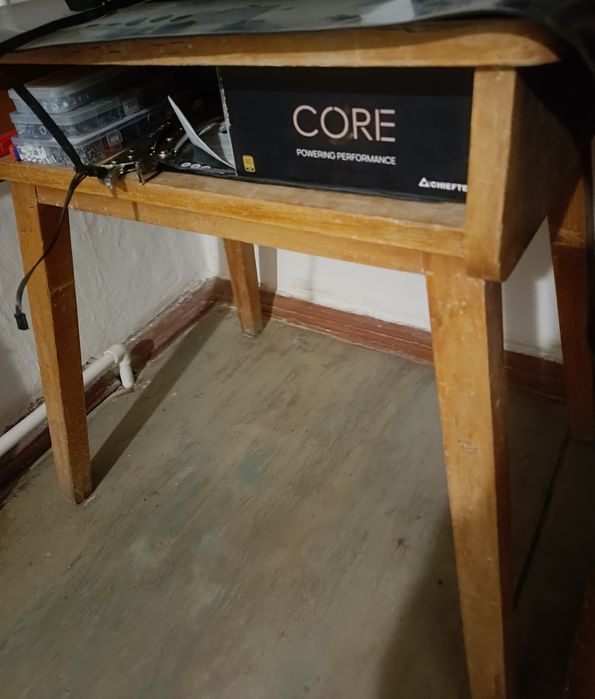 Столик письменный, рабочий 70х50х75см.