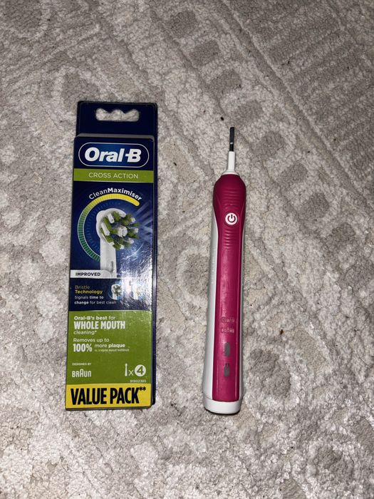 Periuta dinti electrica oral b