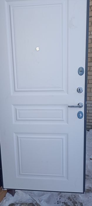 Продам двери б/у.